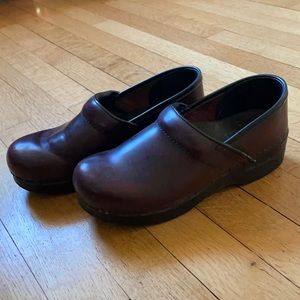 Dansko clogs, burgundy, size 38/7.5-8